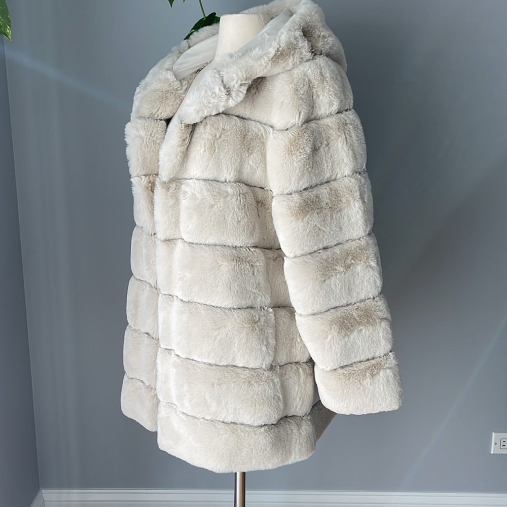 BCBGMAXAZRIA Cream Faux Fur Hooded Coat Size S - Picture 4 of 12